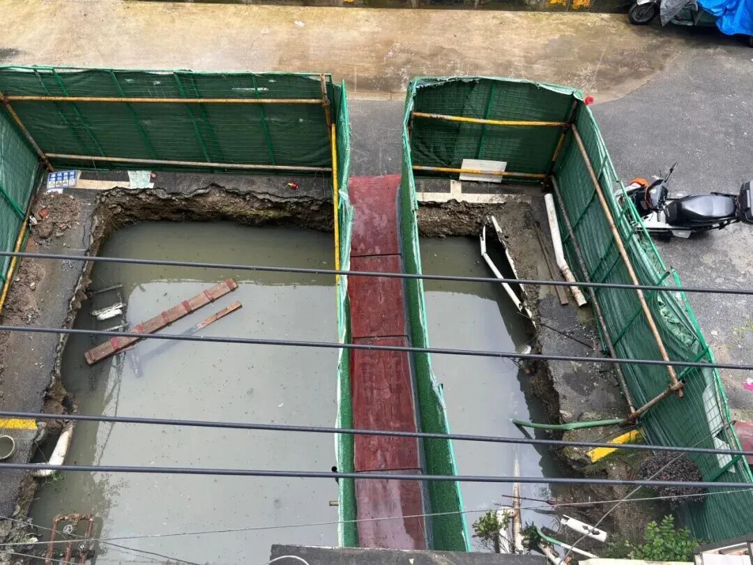 高空俯视积水坑